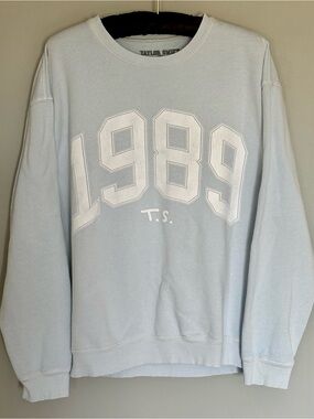 Official Taylor Swift 1989 Light Blue Crewneck Sweatshirt - T.S. | Size M